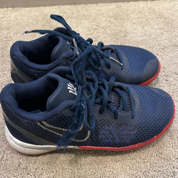 Kyrie Irving Youth Basketball Shoes Size 3Y Blue/Red - Picture 2 of 5